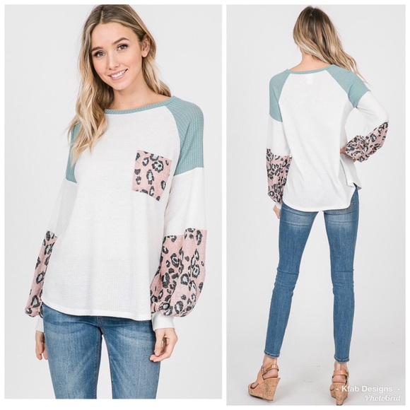 🛍LAST 1! Mint/Blush Animal Print Contrast Top - Picture 4 of 7